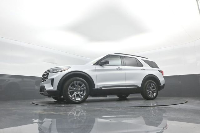 Certified 2025 Ford Explorer Active w/ Active Comfort Package AWD/4WD image 35