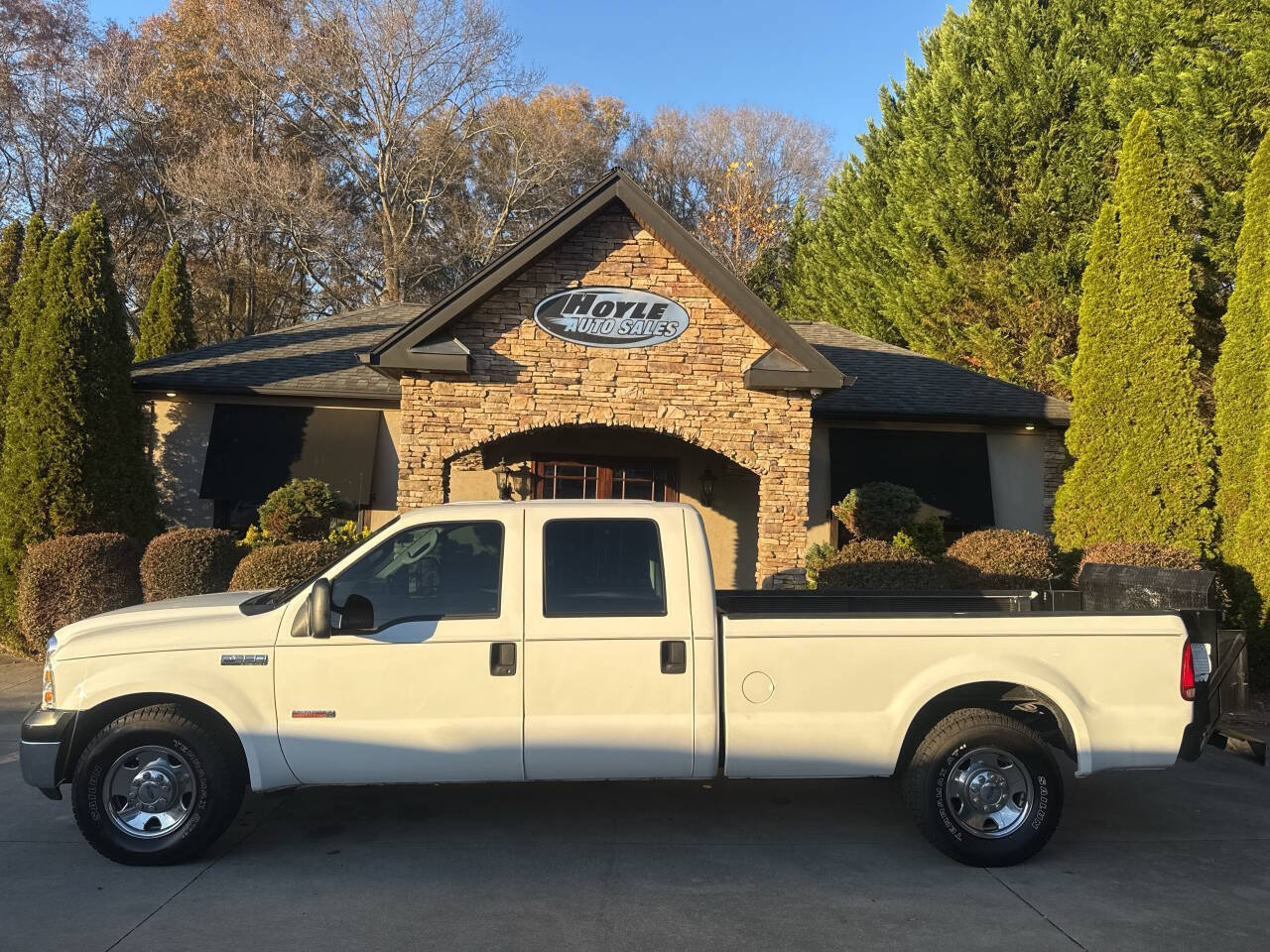 Used 2006 Ford F350 Lariat RWD image 1