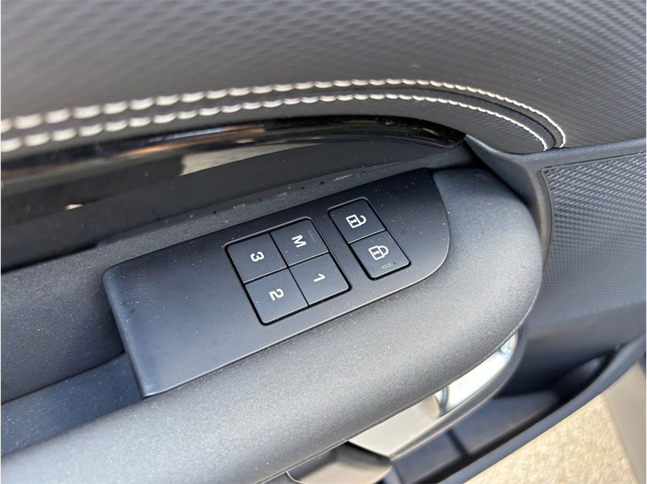 Used 2021 Land Rover Discovery HSE R-Dynamic image 27