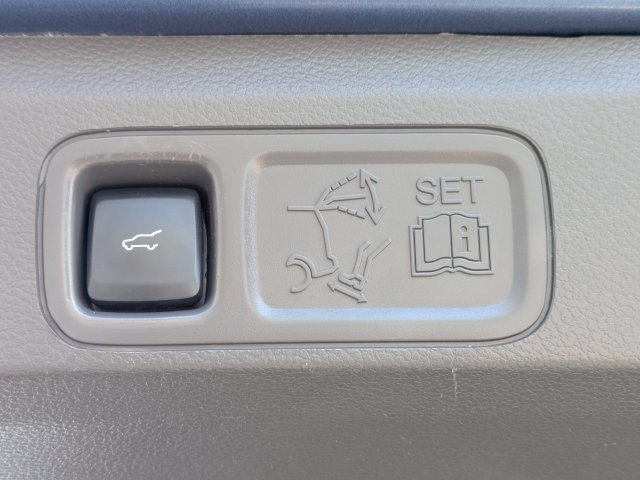 Used 2020 Ford Expedition XLT w/ Equipment Group 202A RWD image 16