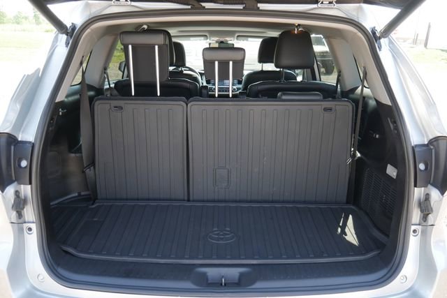 Used 2018 Toyota Highlander SE AWD/4WD image 11