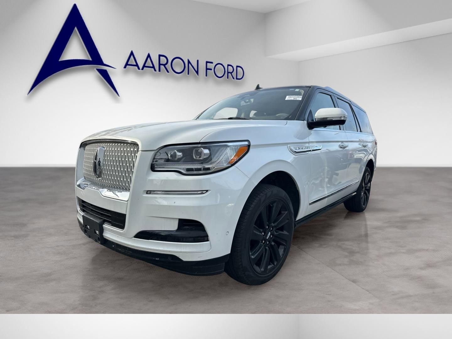 Used 2024 Lincoln Navigator Reserve image 2