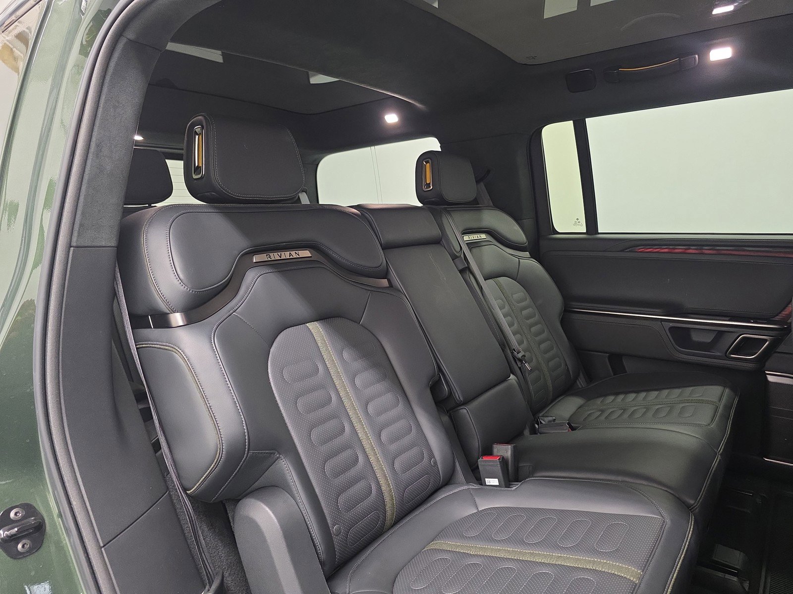 Used 2024 Rivian R1S Adventure AWD/4WD image 23