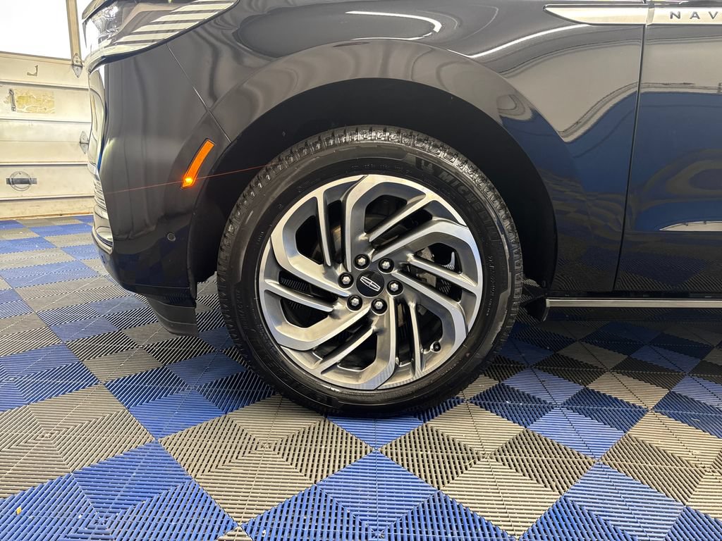 Used 2025 Lincoln Navigator L Reserve AWD/4WD image 29