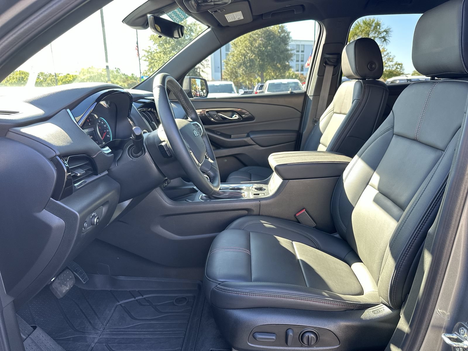 Used 2023 Chevrolet Traverse RS AWD/4WD image 16