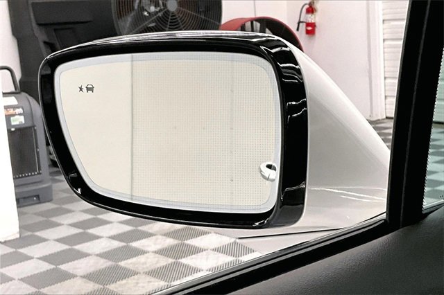 Used 2024 Buick Enclave Avenir image 35