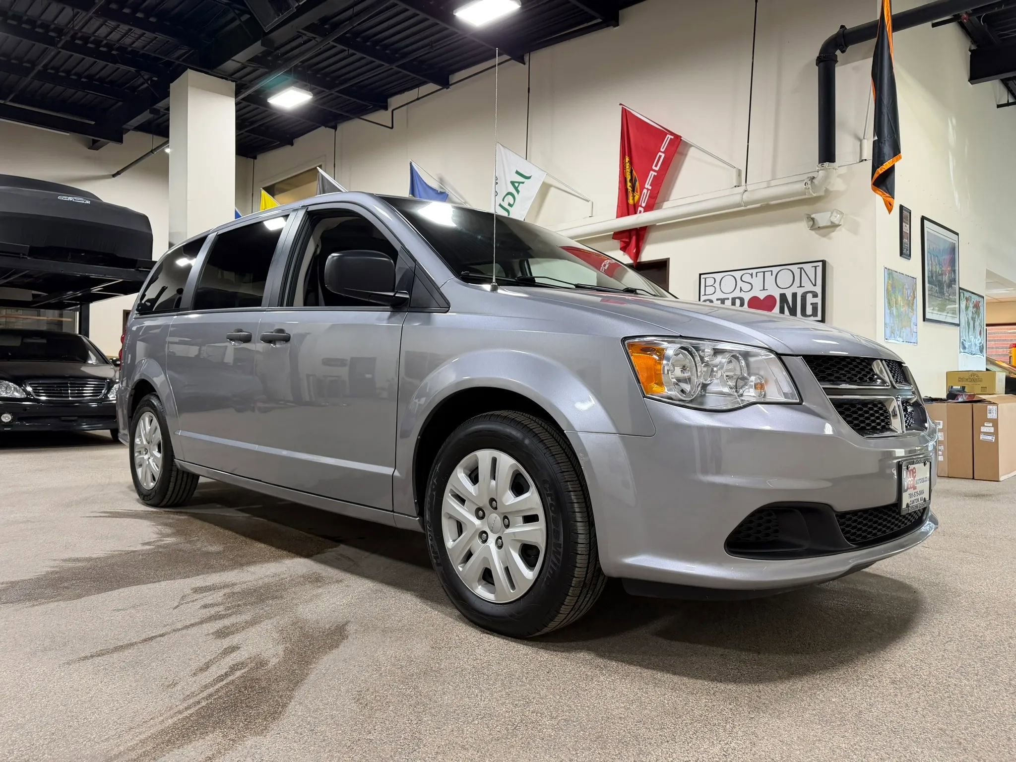 Used 2019 Dodge Grand Caravan SE image 5