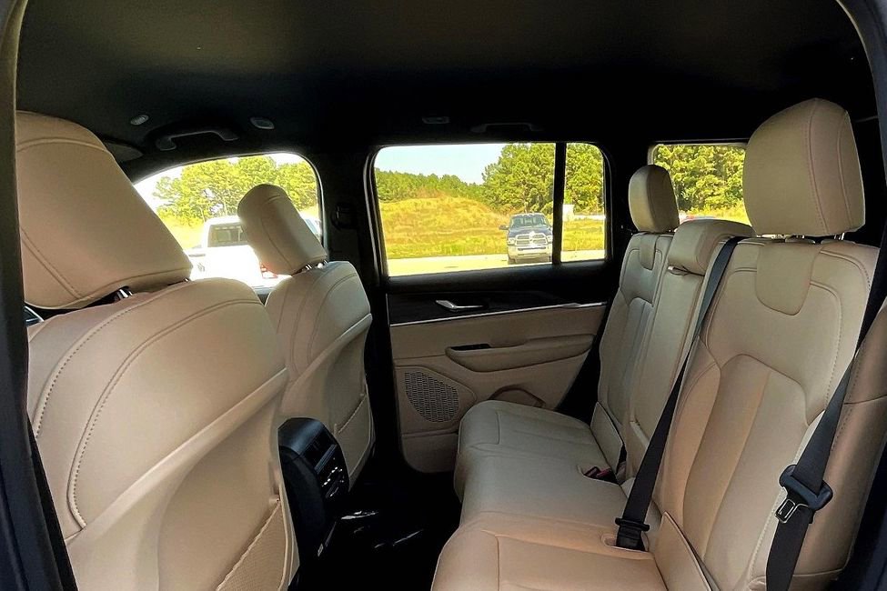 New 2025 Jeep Grand Cherokee Limited image 11