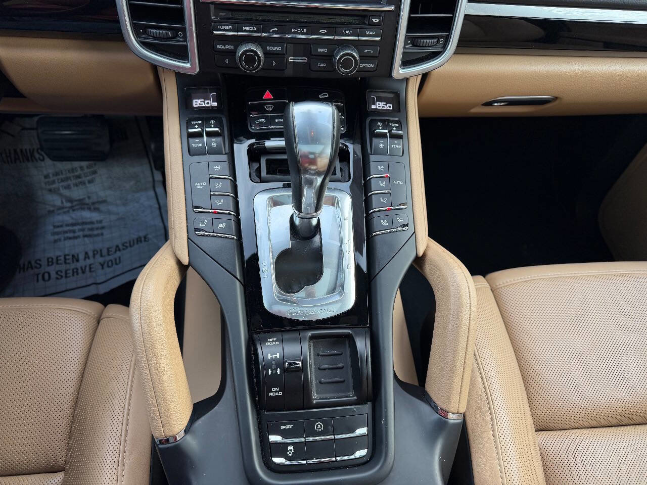 Used 2016 Porsche Cayenne Base AWD 4dr SUV image 16