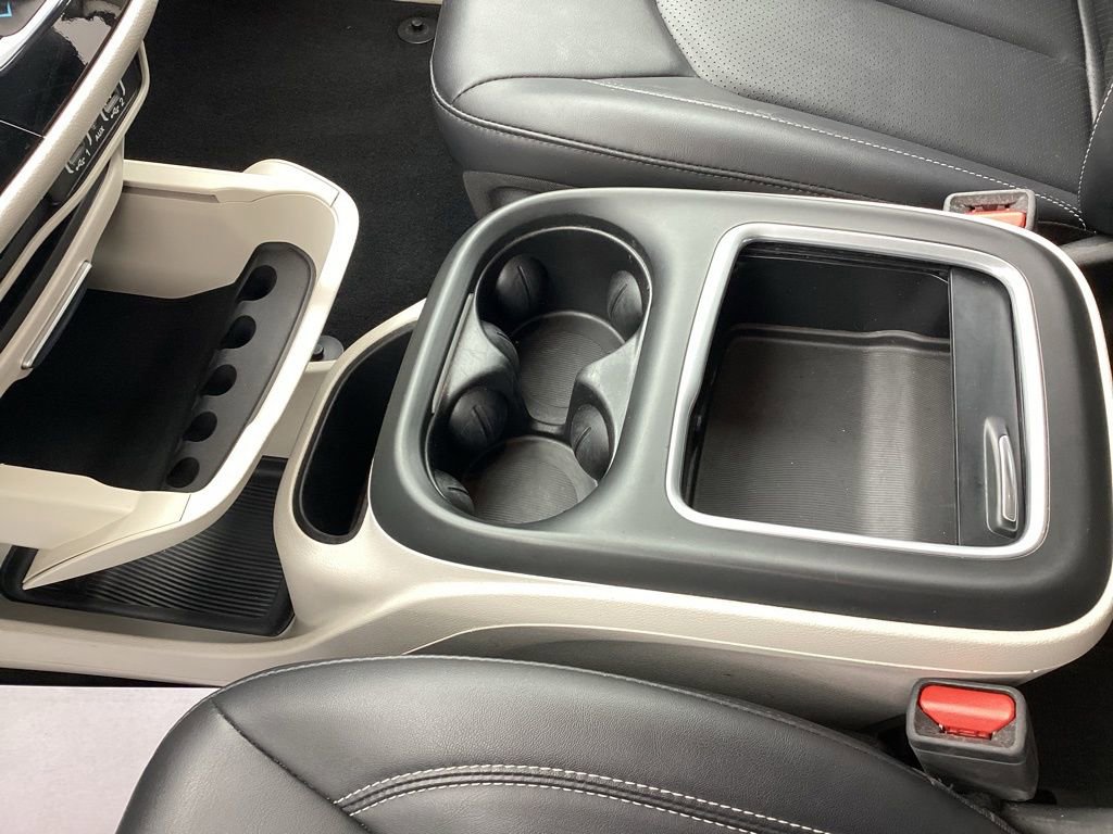 Used 2024 Chrysler Pacifica Touring-L image 34