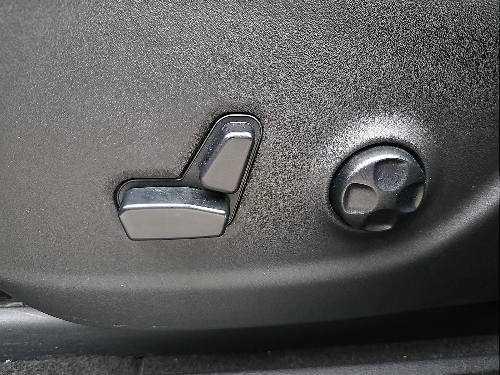 Used 2020 Jeep Cherokee Latitude Plus w/ Cold Weather Group image 15