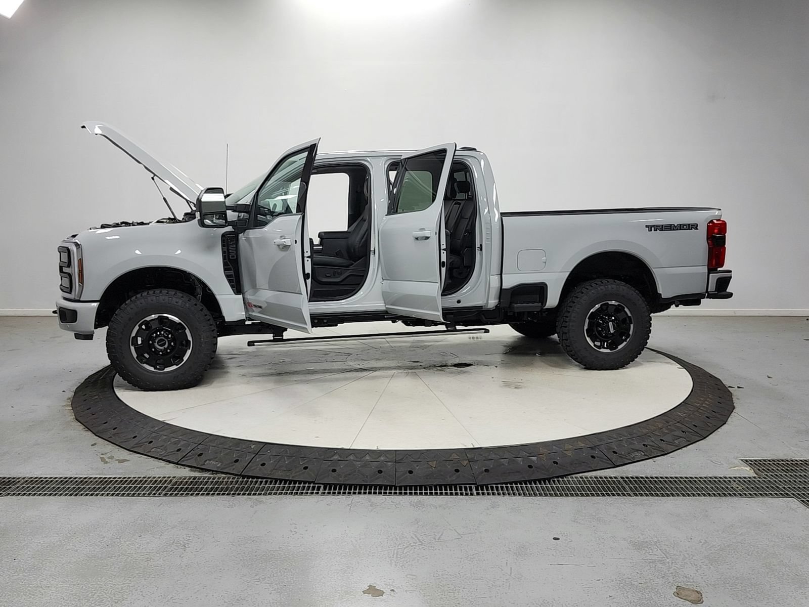New 2026 Ford F250 Lariat w/ Tremor Off-Road Package AWD/4WD image 23