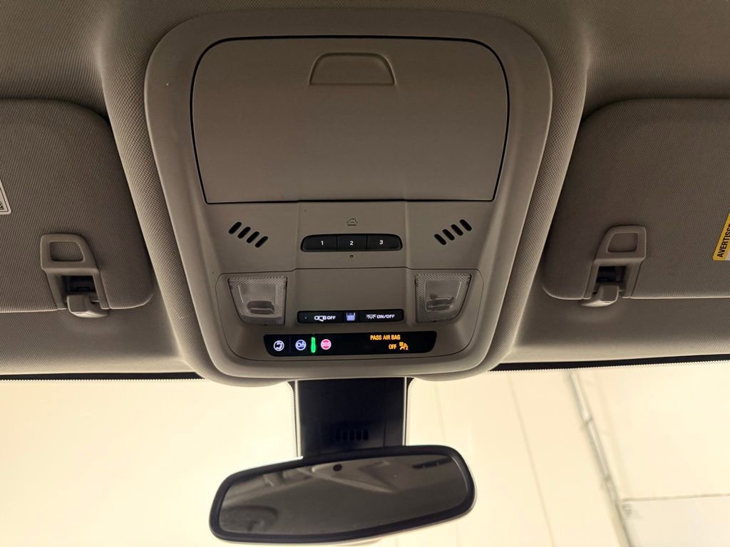 Used 2024 GMC Terrain SLT image 18