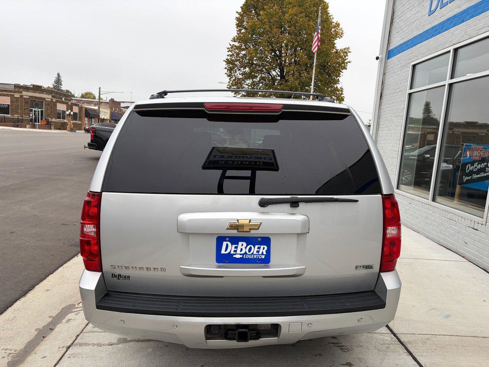 Used 2010 Chevrolet Suburban LT image 4