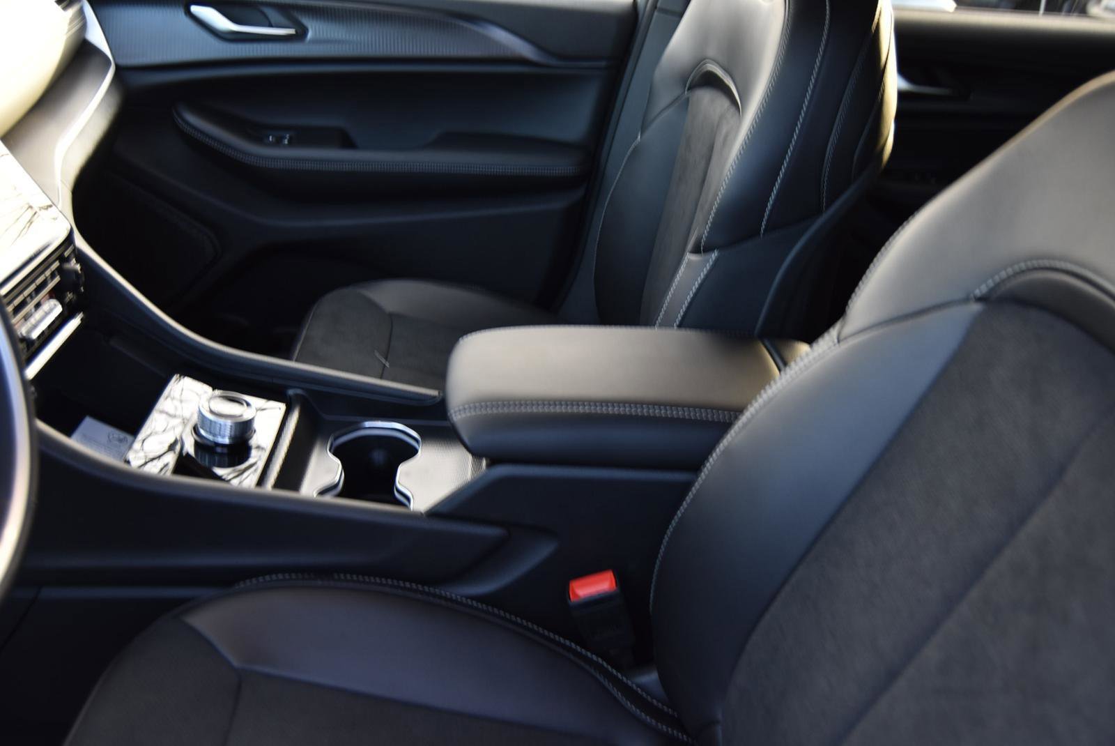 New 2025 Jeep Grand Cherokee L Altitude image 11