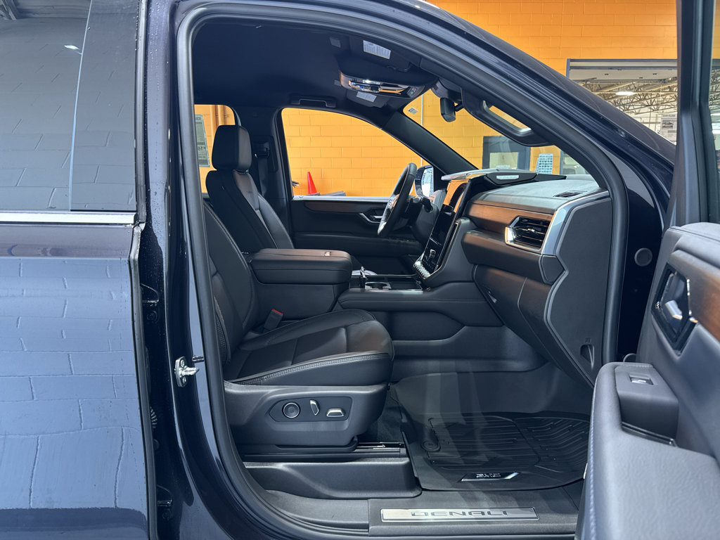 New 2026 GMC Yukon XL Denali w/ LPO, Floor Liner Package AWD/4WD image 21