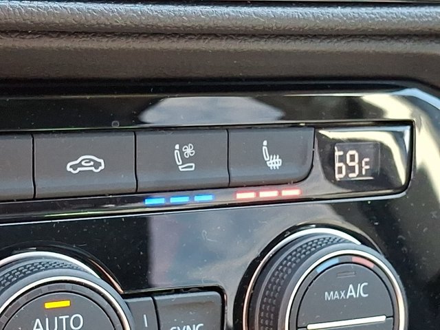 Certified 2022 Volkswagen Taos SEL AWD/4WD image 30
