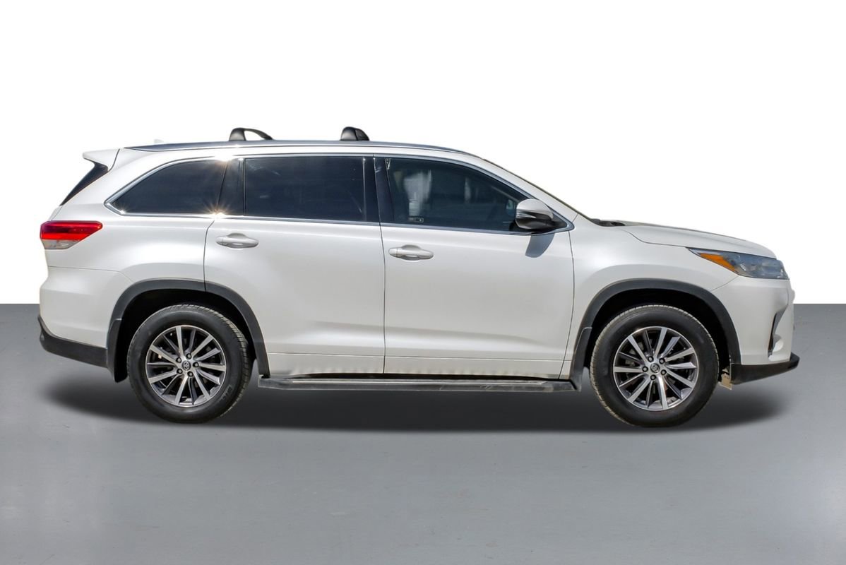 Used 2018 Toyota Highlander XLE FWD image 5
