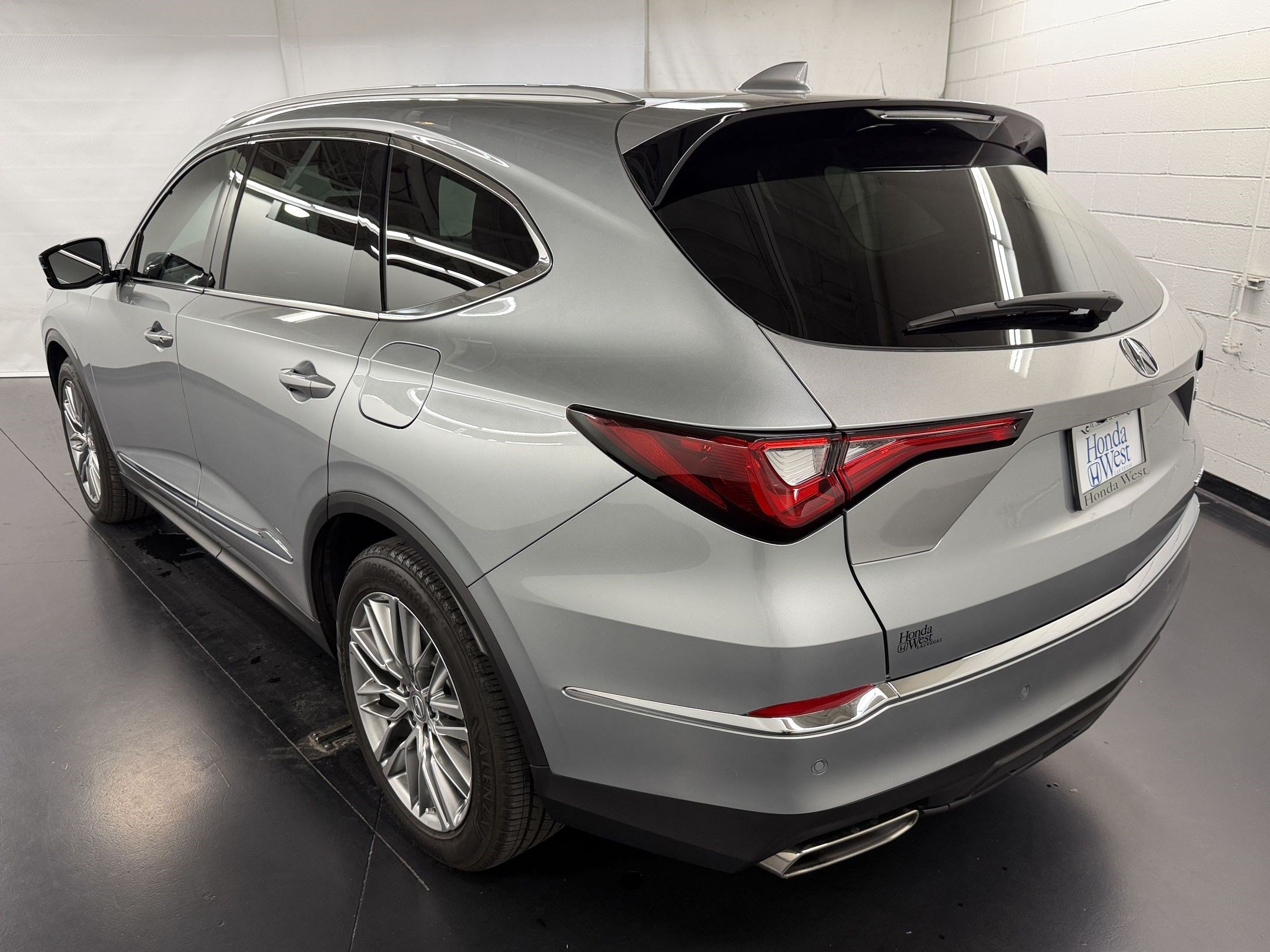 Used 2024 Acura MDX w/ Advance Package AWD/4WD image 3