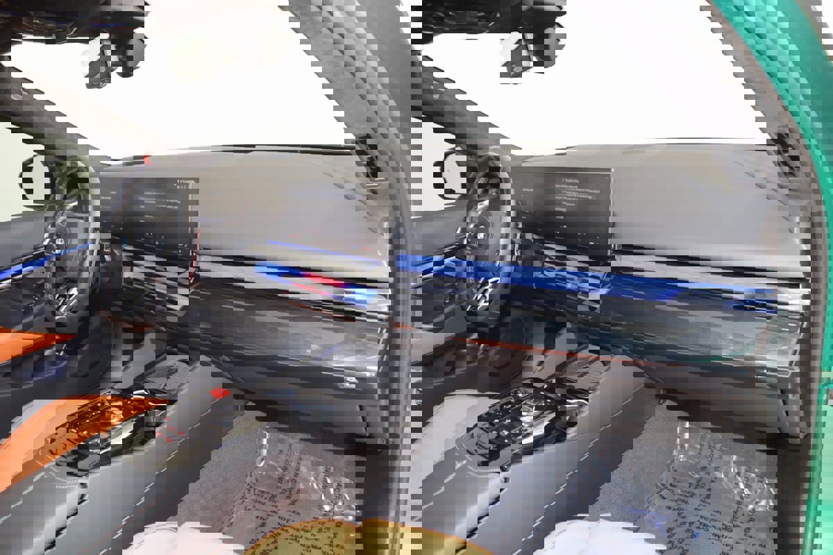 Used 2025 BMW M5 w/ Carbon Package image 69