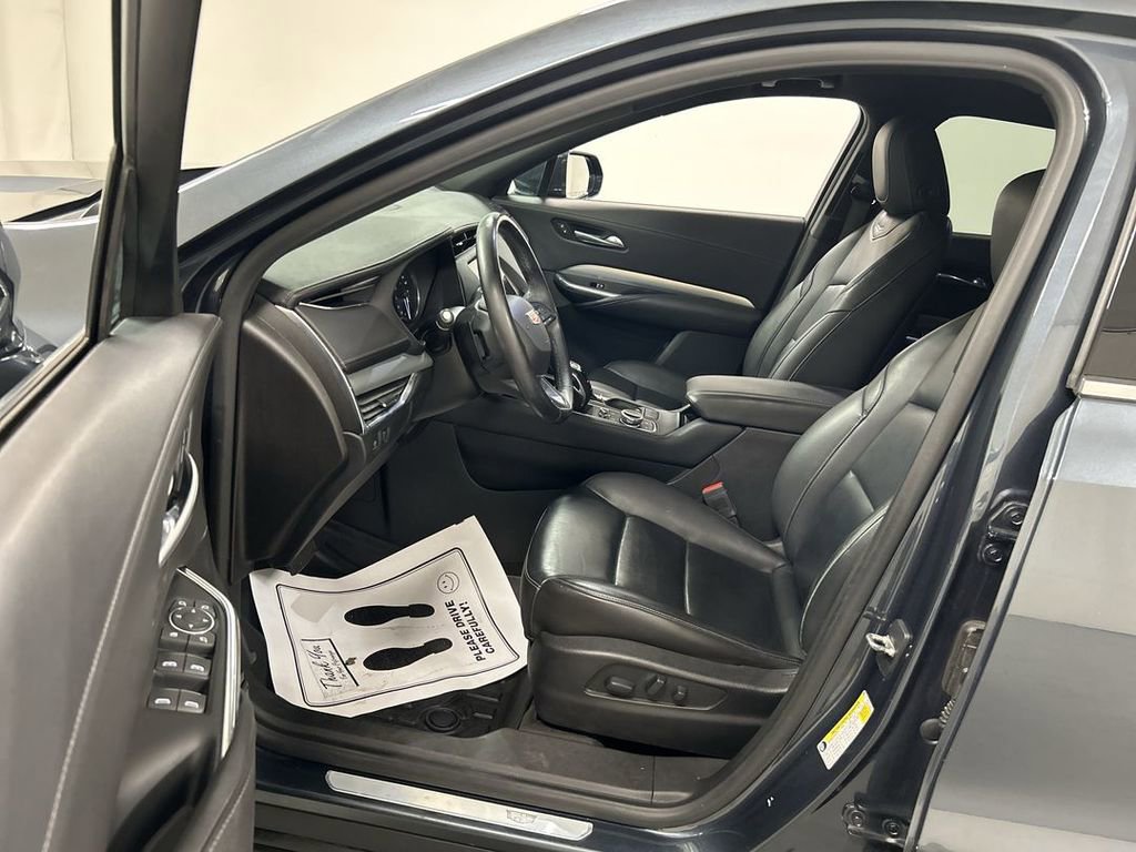Used 2019 Cadillac XT4 Premium Luxury w/ Cold Weather Package AWD/4WD image 9