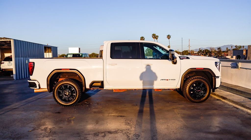 Used 2025 GMC Sierra 2500 AT4 image 13