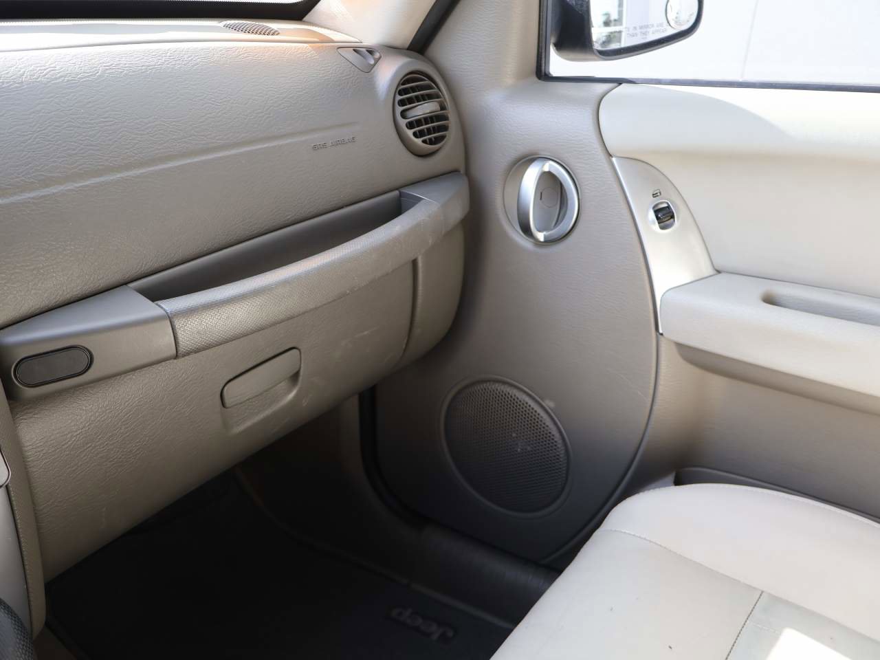 Used 2005 Jeep Liberty Limited AWD/4WD image 14