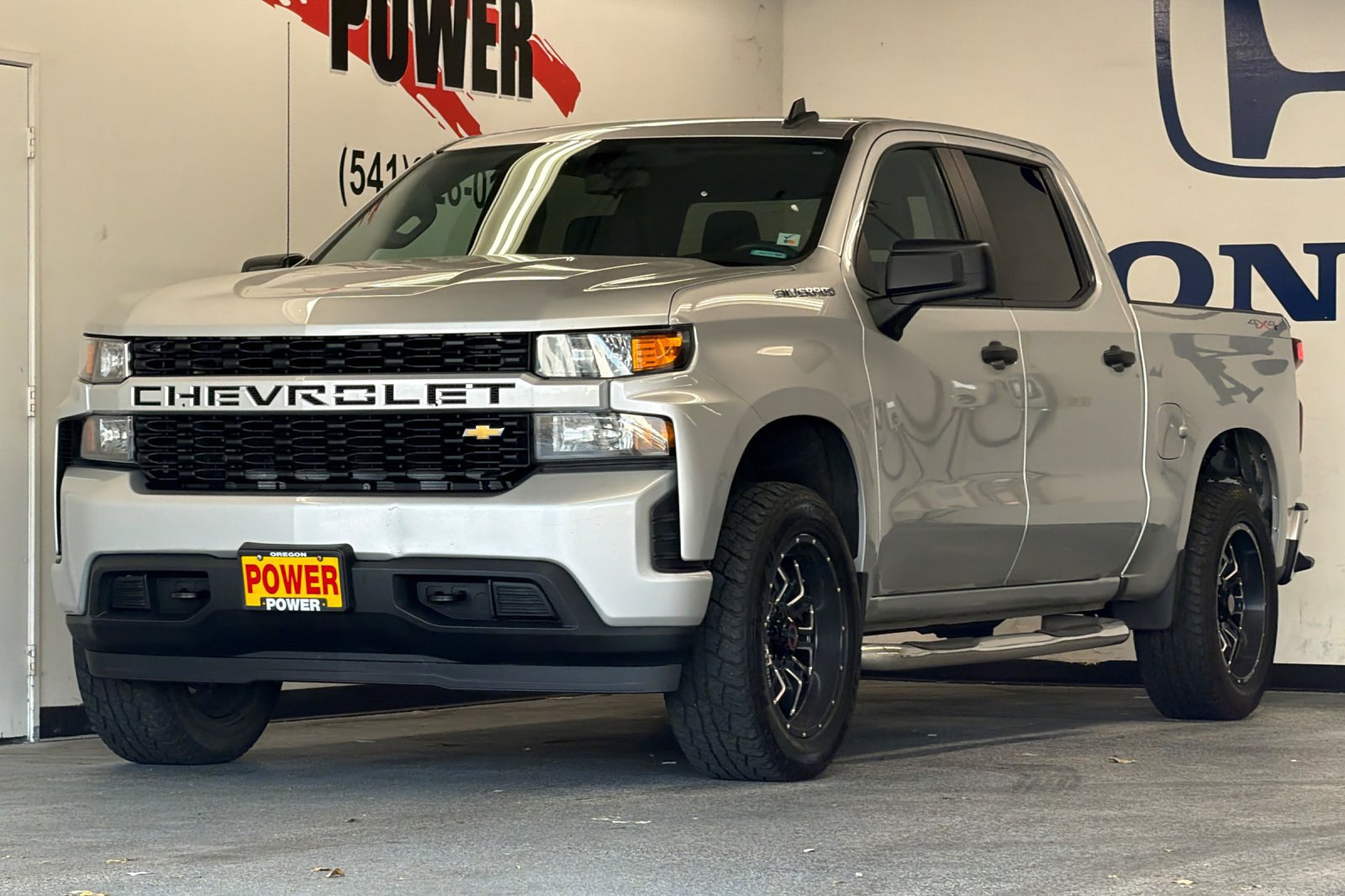 Used 2019 Chevrolet Silverado 1500 Custom w/ Custom Value Package AWD/4WD image 7