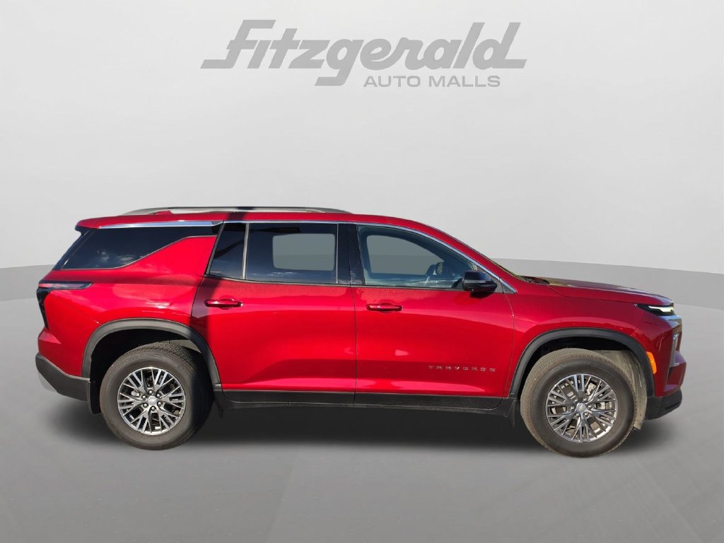 Used 2026 Chevrolet Traverse LT w/ Driver Confidence Package FWD image 5