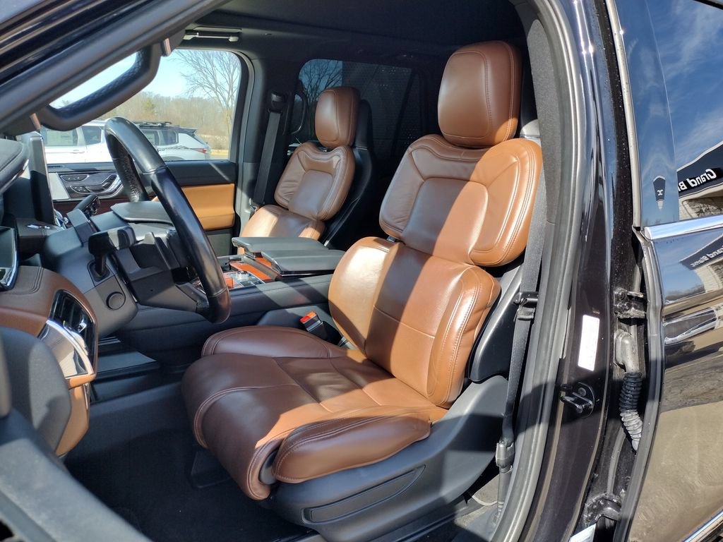 Used 2022 Lincoln Navigator Reserve AWD/4WD image 2