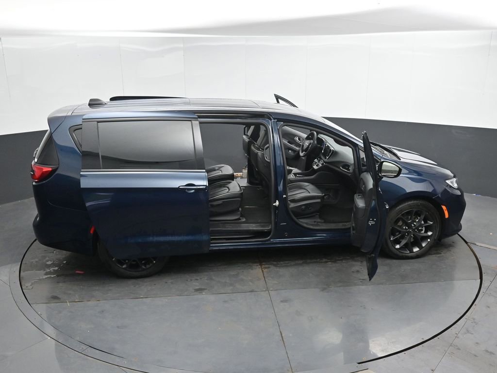 Used 2023 Chrysler Pacifica Limited w/ S Appearance Package FWD image 49