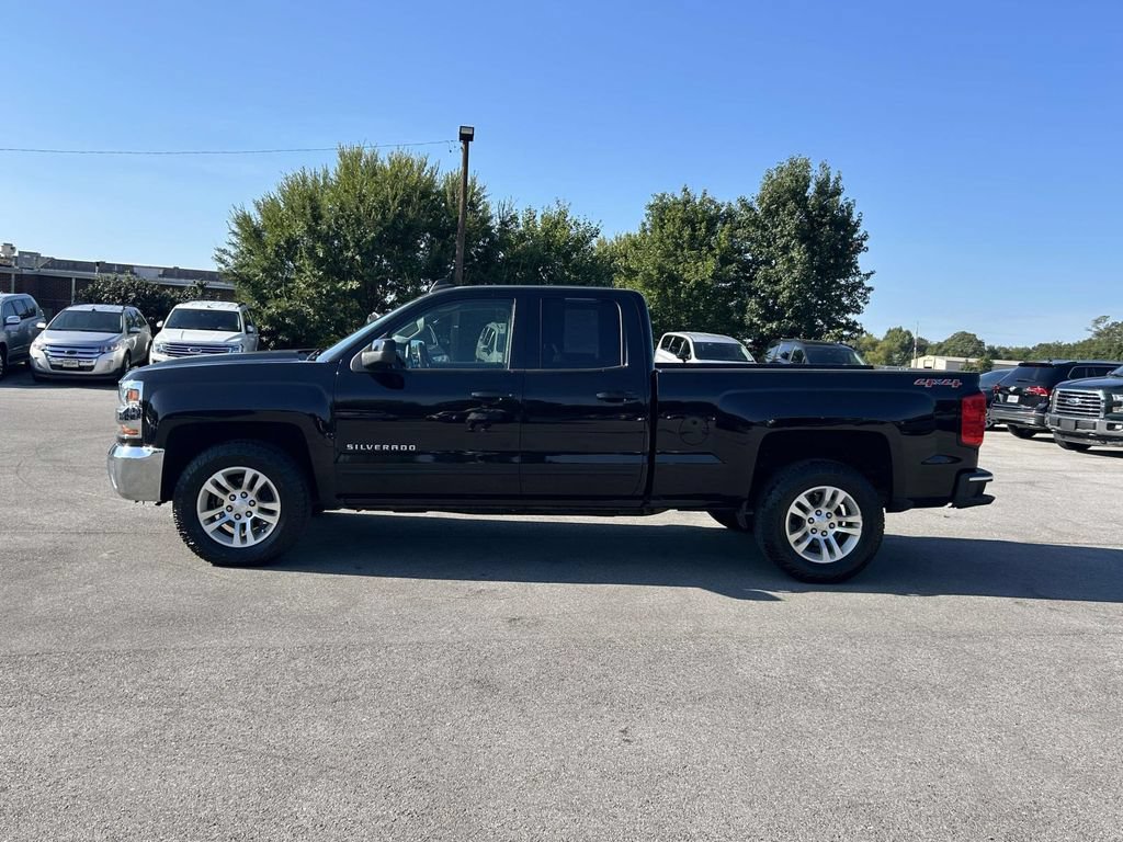 Used 2017 Chevrolet Silverado 1500 LT w/ All Star Edition AWD/4WD image 4