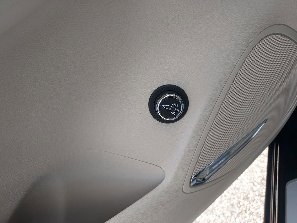 Used 2023 Buick Envision Avenir AWD/4WD image 24