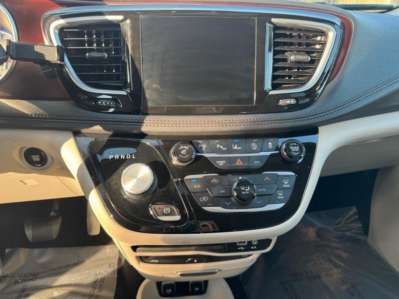 Used 2017 Chrysler Pacifica Limited image 15