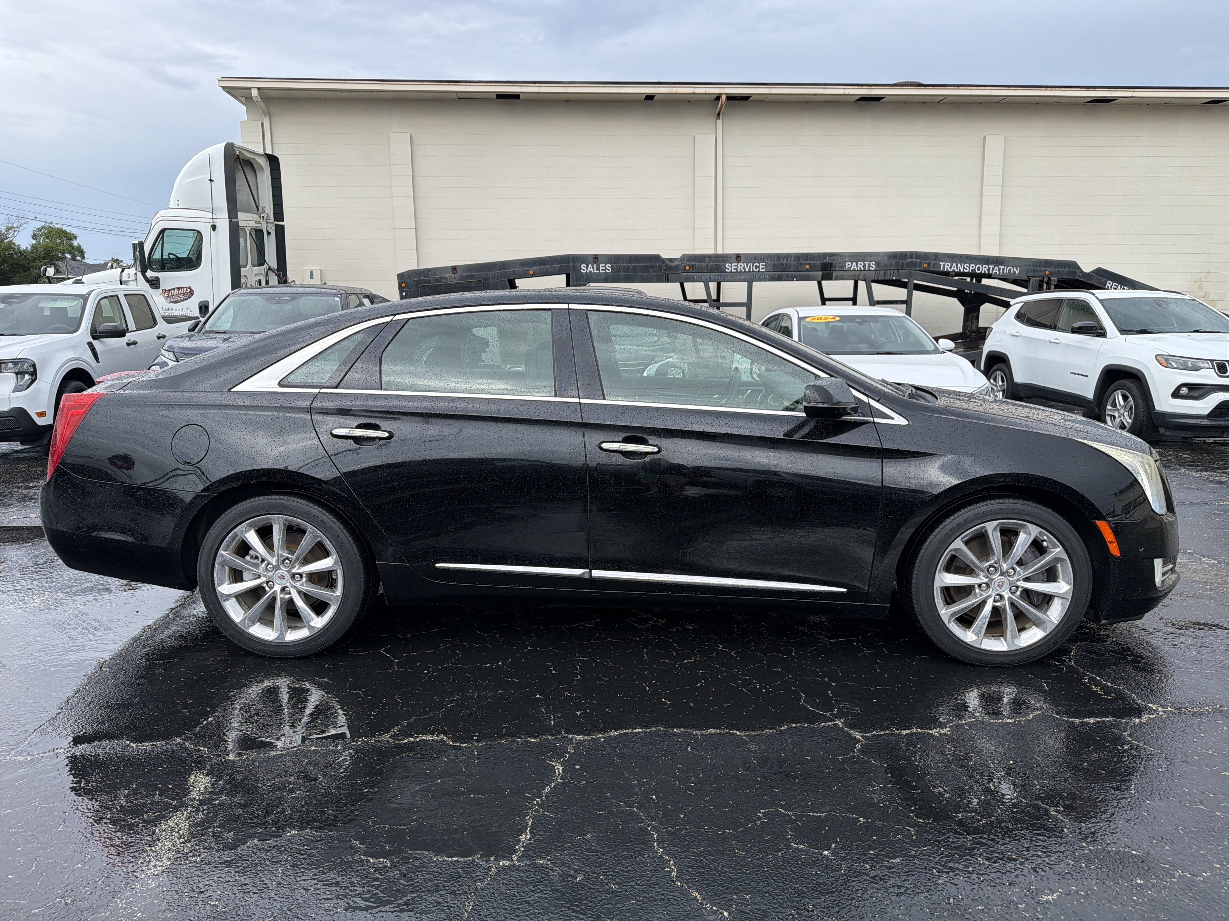 Used 2014 Cadillac XTS Luxury w/ Driver Awareness Package FWD image 2