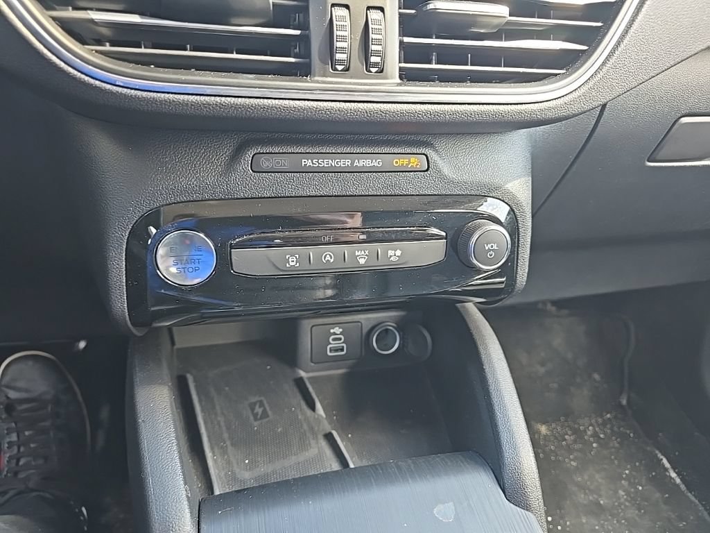 Used 2025 Ford Escape Platinum AWD/4WD image 16