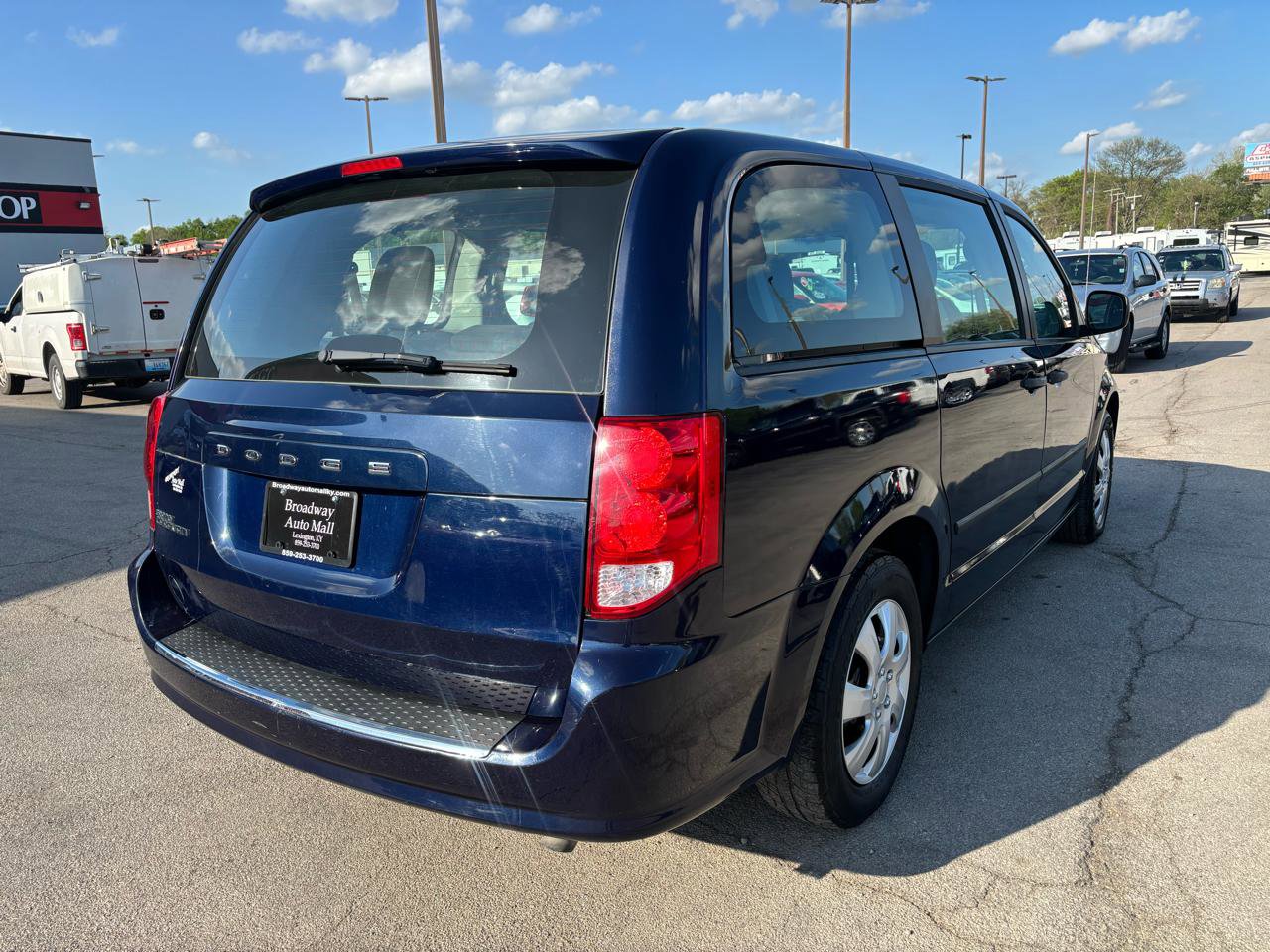 Used 2015 Dodge Grand Caravan American Value Package FWD image 3