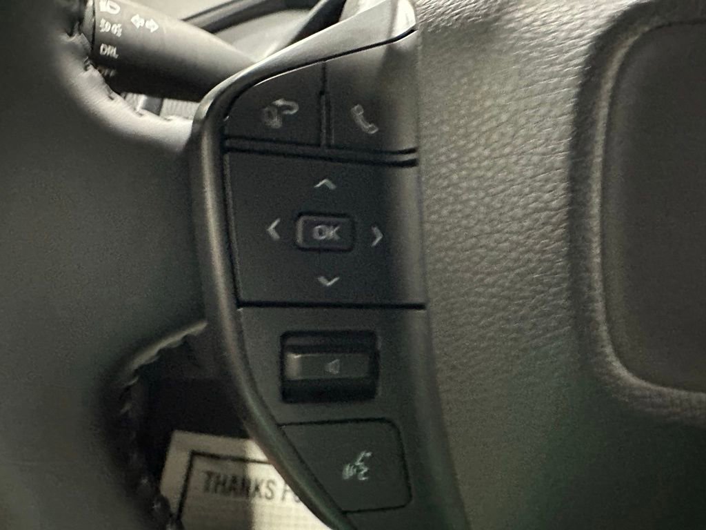 Used 2025 Toyota Prius LE FWD image 19