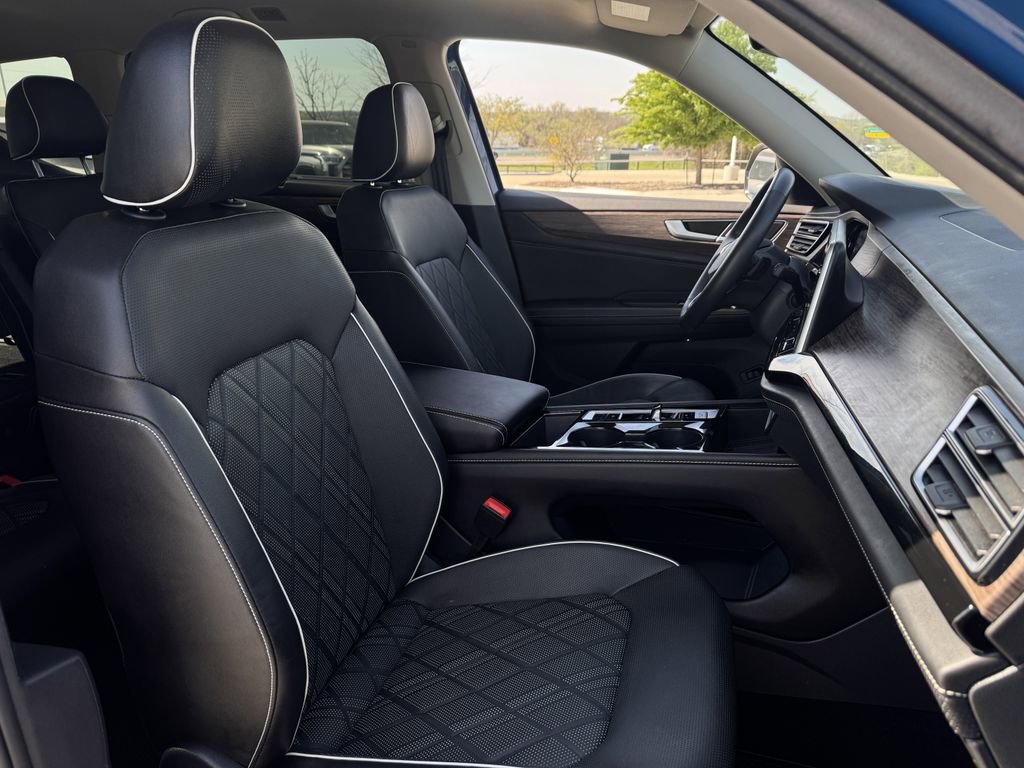 Used 2025 Volkswagen Atlas SEL Premium R-Line image 29