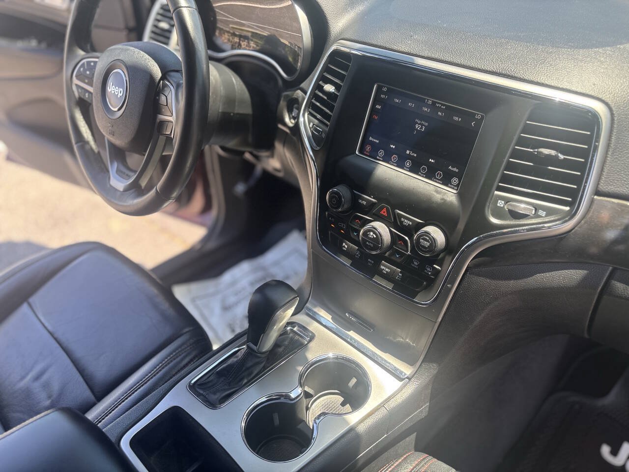 Used 2018 Jeep Grand Cherokee Laredo AWD/4WD image 28