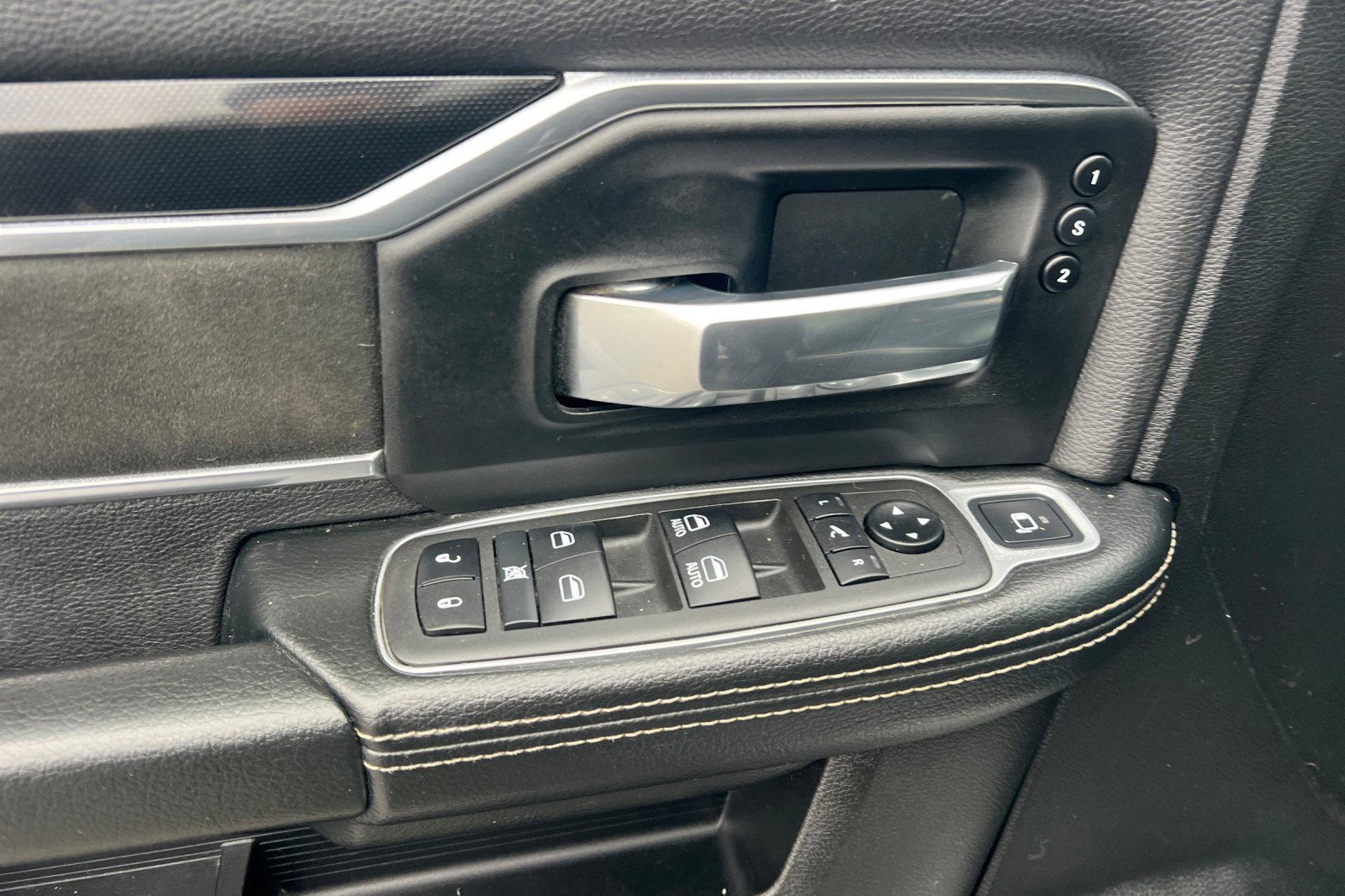 Used 2021 RAM 2500 Laramie w/ Safety Group B image 12