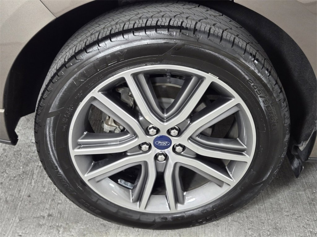 Used 2019 Ford Edge Titanium w/ Equipment Group 301A image 9