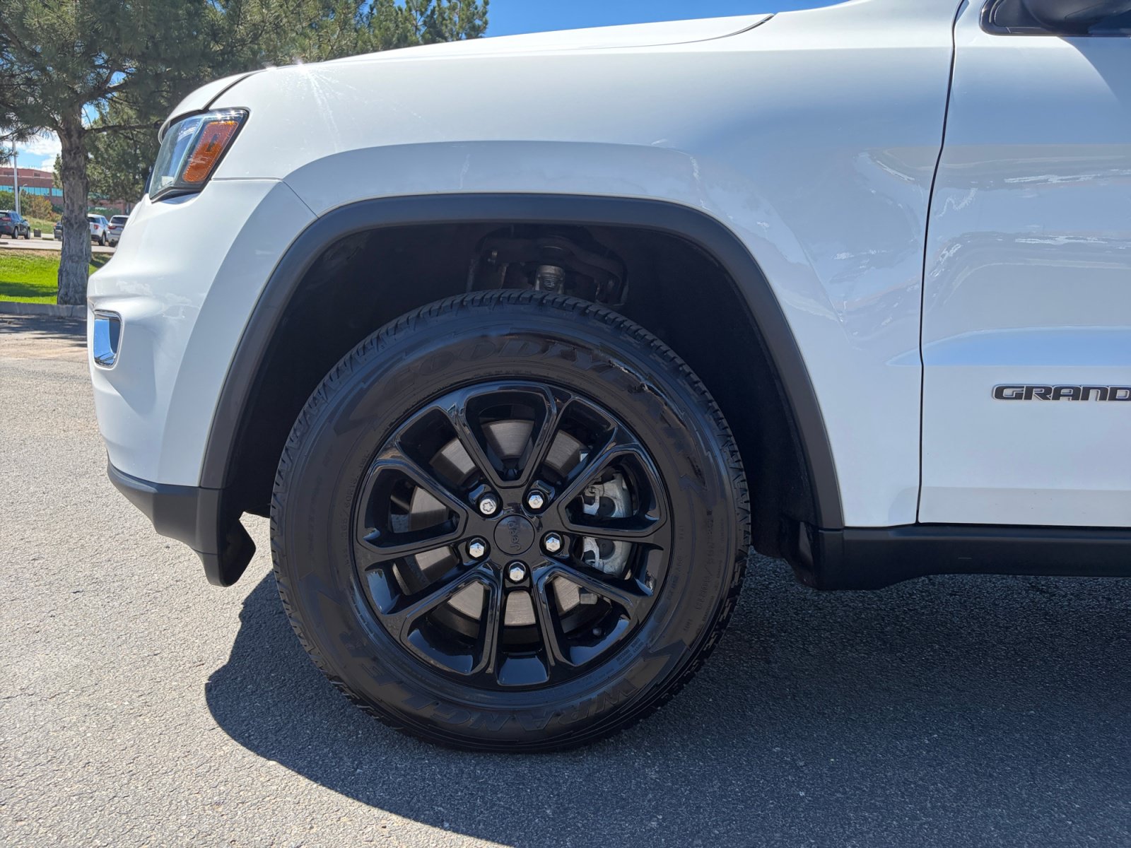 Used 2021 Jeep Grand Cherokee Laredo AWD/4WD image 10