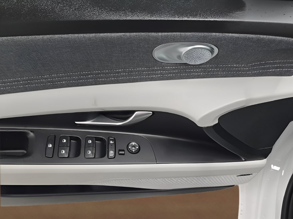 New 2026 Hyundai Elantra Limited FWD image 12