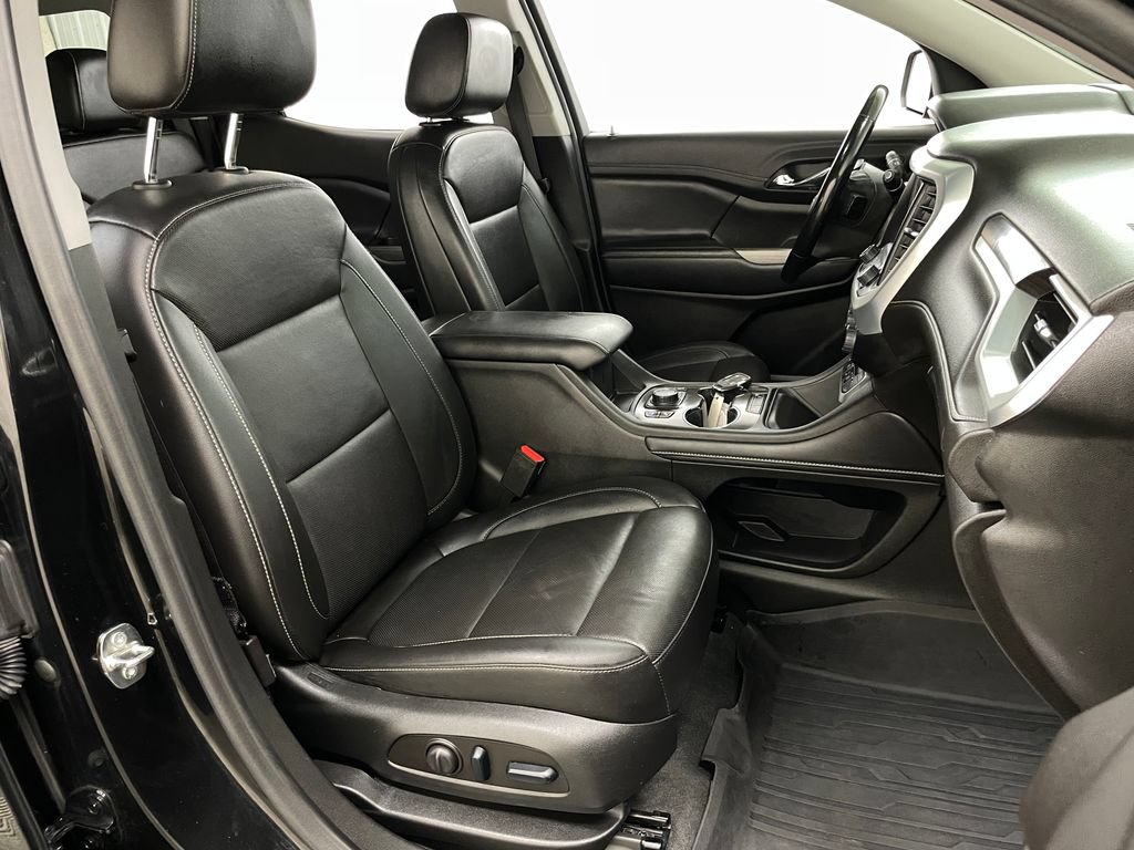 Used 2023 GMC Acadia SLT w/ Technology Package AWD/4WD image 39