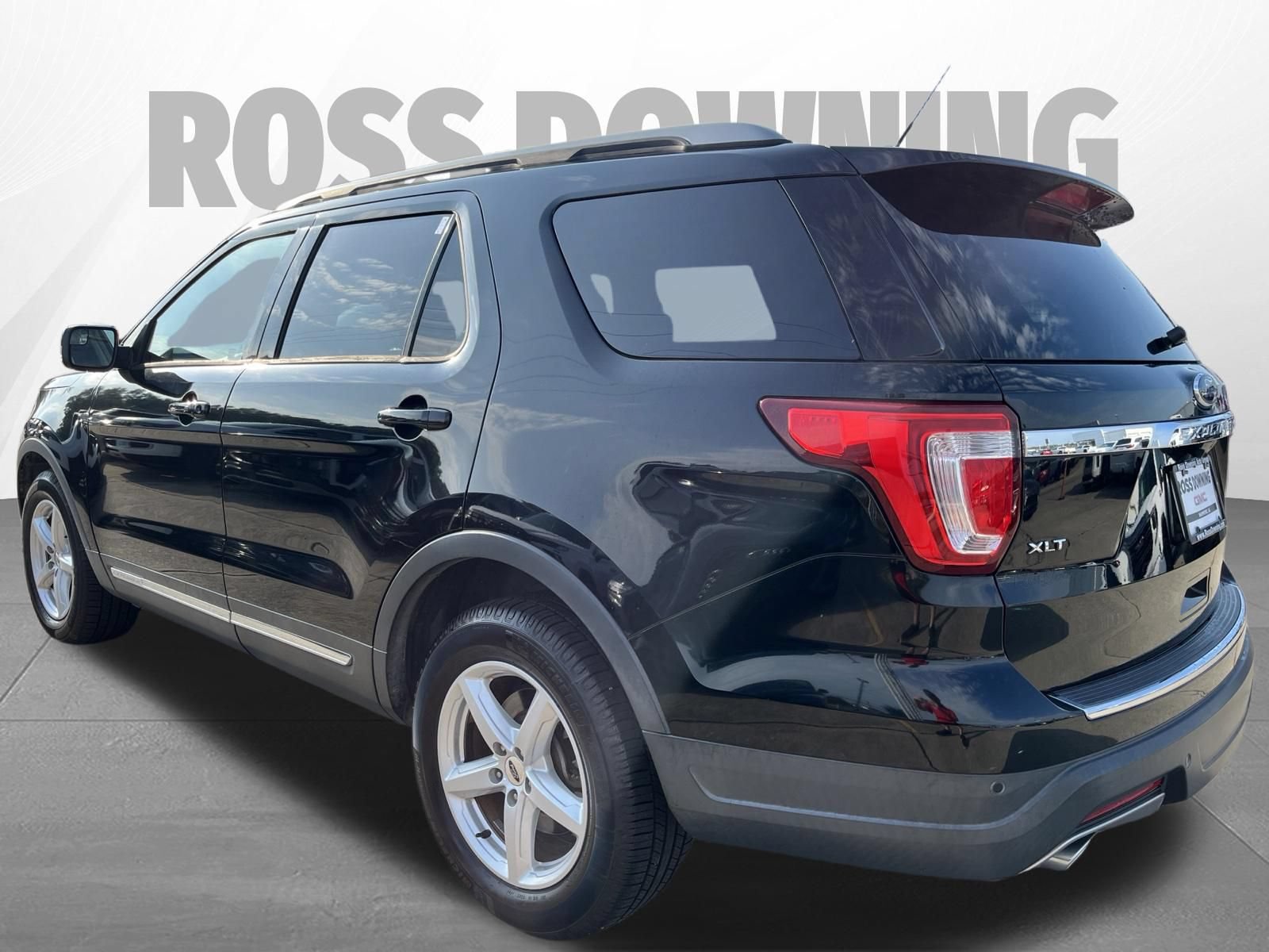 Used 2018 Ford Explorer XLT w/ Equipment Group 201A FWD image 6