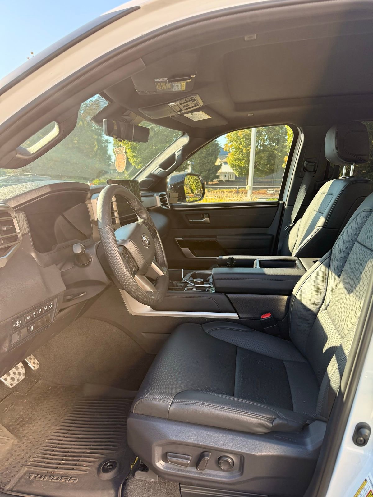 Used 2025 Toyota Tundra Limited image 8