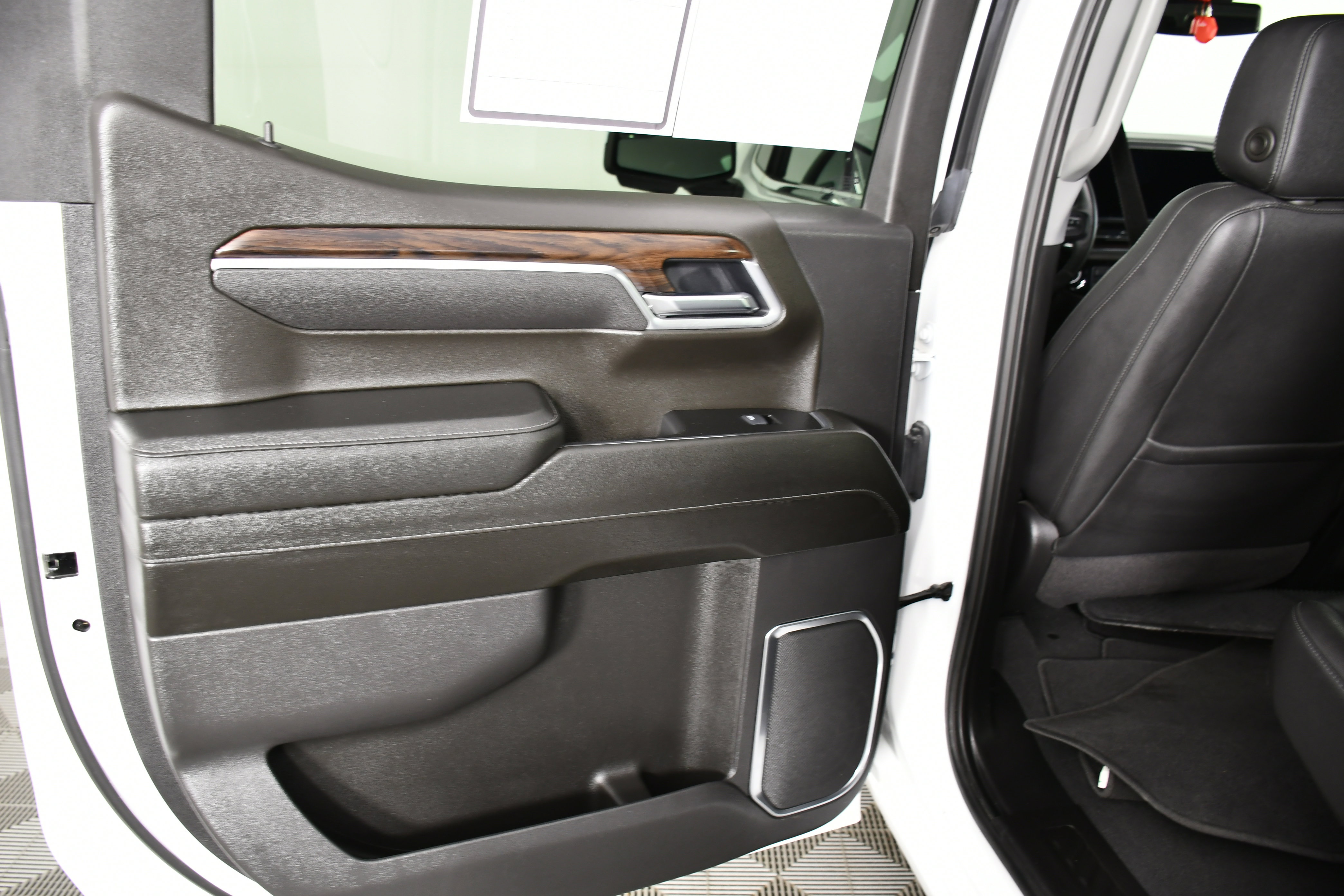 Used 2025 GMC Sierra 1500 SLT image 48