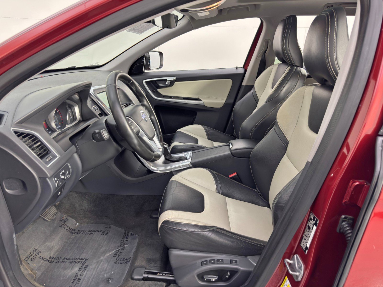 Used 2017 Volvo XC60 T5 Dynamic w/ Preferred Option Package image 16