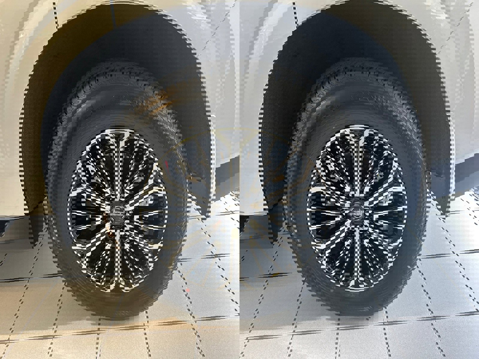 New 2025 Nissan Armada SL w/ Captain's Chari Seat Package image 15